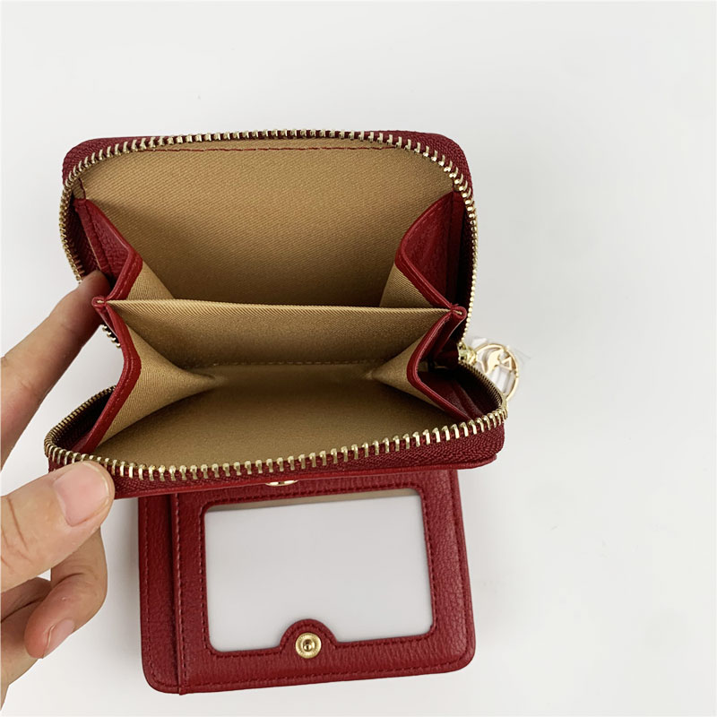 Zipper around wallet M